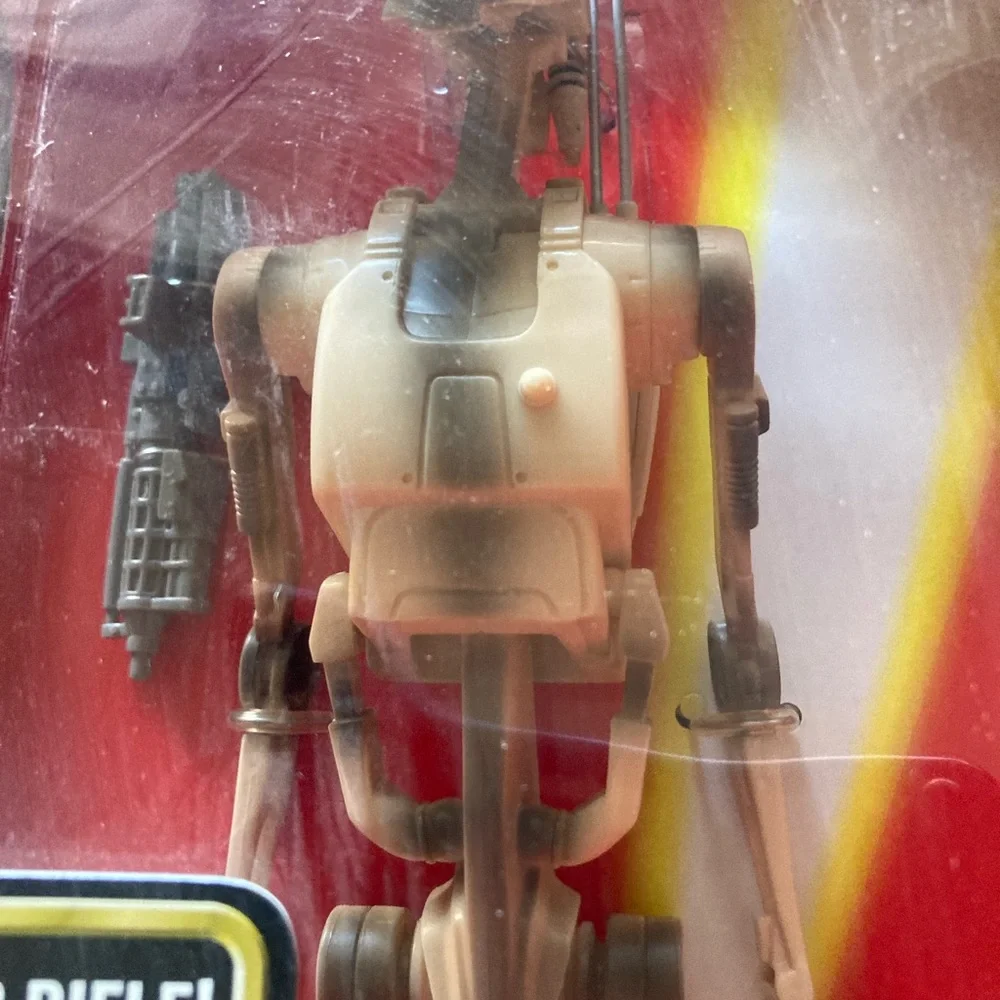 Star Wars Red and Gold Episode I Battle Droid Packaging Close-Up - Picture 3 of 4